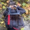 sac upcycling. matière recyclé. fourrure. sac original et unique. fait main. savoir-faire d'exception.