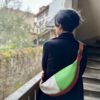 sac upcycling réalisé en chutes de cuirs. patchwork. sac coloré. sac besace. sac banane.
