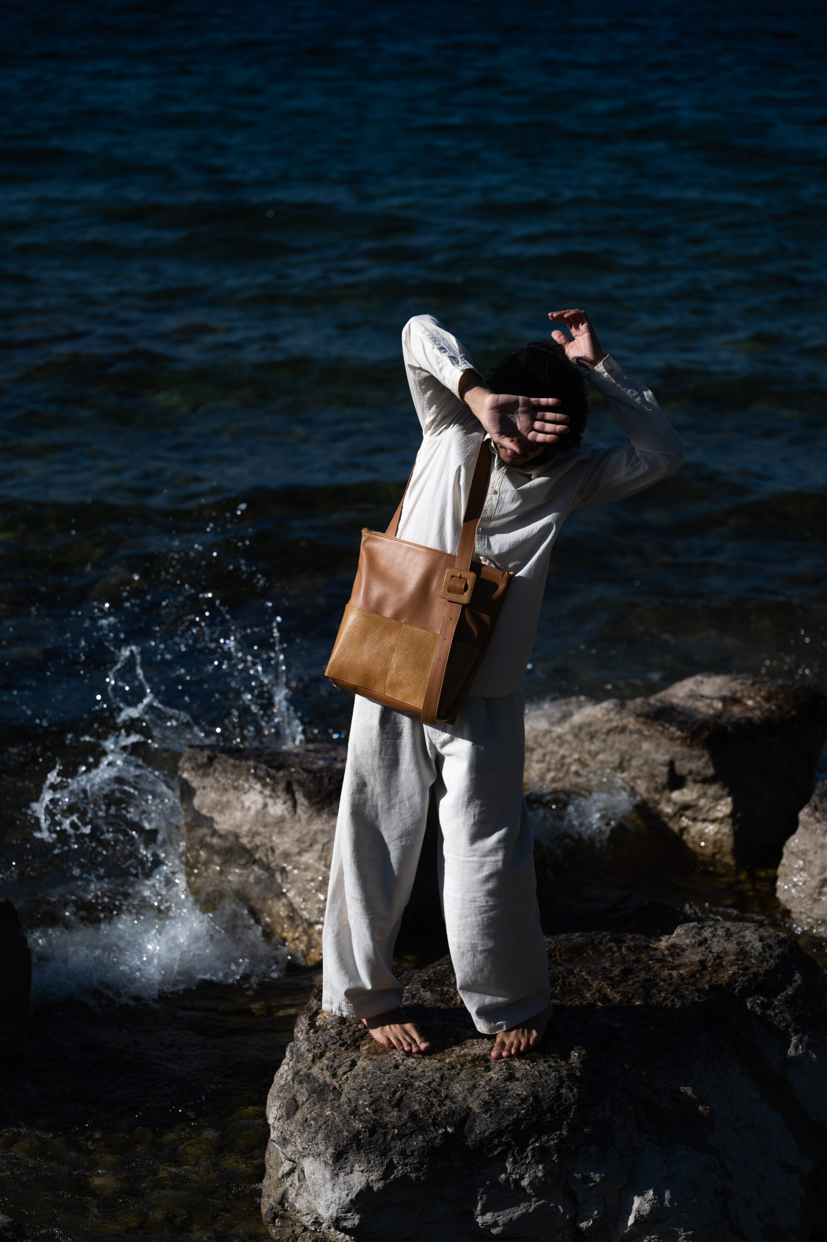 Practical A4 bag for everyday use. Solid, high-quality beige leather.