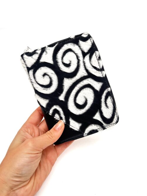 Black-white zip wallet